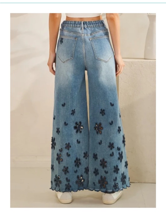 Oli & Hali Denim - Oli & Hali Light Blue Wide-Leg Jeans with Dark Blue Floral Appliqué